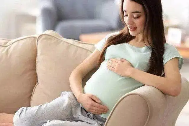 孕妇肚子紧绷硬硬的是怎么回事，可以揉一揉吗