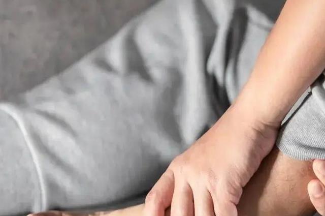 手脚冰凉是什么原因男性？或与这4种原因有关，3种方法助你调理