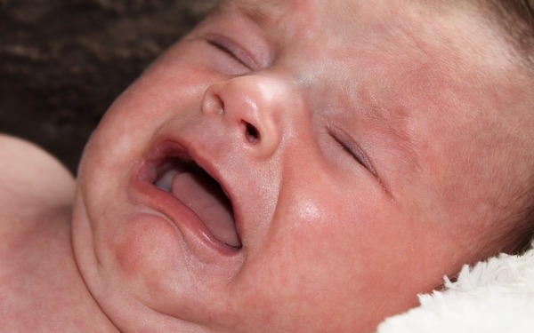 宝宝因为积食发烧了如何分辨？儿科专家来教你