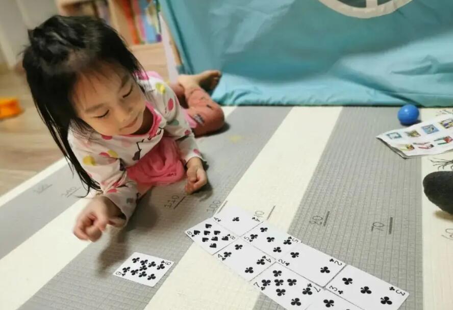 陪孩子打扑克的好处有哪些？能提高智力吗？