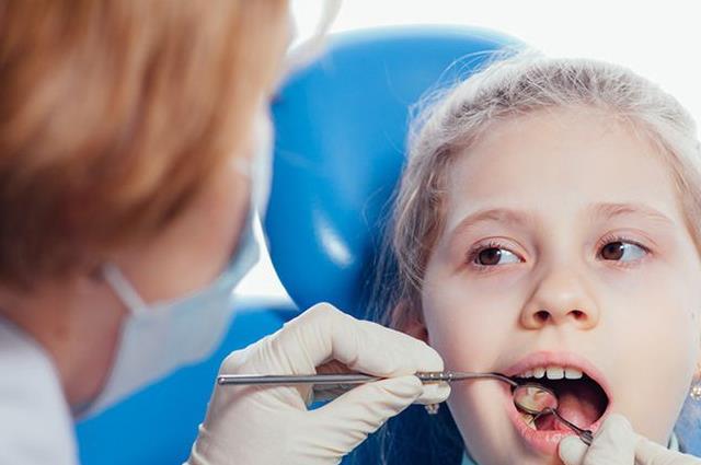 5岁孩子牙齿有龋齿有什么危害？乳牙龋齿不及时治有4大危害