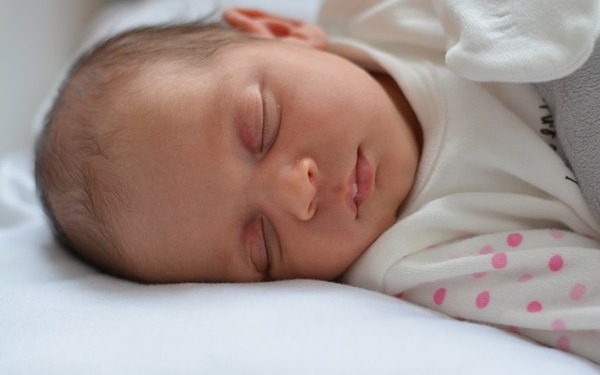 宝宝口水多是生理原因还是疾病导致？