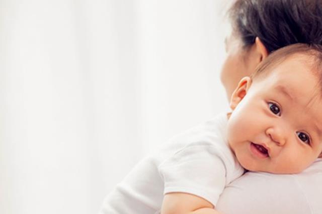 小月龄幼童发育迟缓会有什么症状？2~18个月月龄出现这类症状需警惕